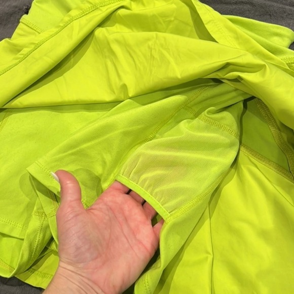 FREE PEOPLE Movement Chartreuse Skirt Ruffled Short Size‎ Large - Picture 3 of 10